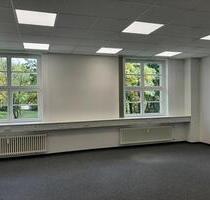 Saniertes Büro mit Aufzug, Kantine & Teeküche! - Dresden Klotzsche
