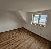 Sanierte Dachgeschosswohnung - 3 Zimmer - Küche - Bad - Wackersdorf