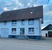 Wohnhaus freistehend mit Halle - 339.000,00&nbsp;EUR Kaufpreis, ca.&nbsp; 161,00&nbsp;m&sup2; in Dunningen (PLZ: 78655)