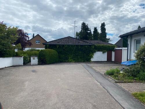 Foto - Freistehender Winkelbungalow, Walmdach, Privatverkauf