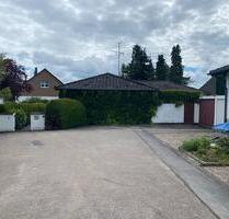Freistehender Winkelbungalow, Walmdach, Privatverkauf - Lehrensteinsfeld