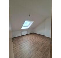 Vermiete eine 4 Zimmer Dachgeschoss Wohnung - Plößberg