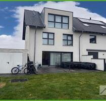 + 5PLUS + RAUMWUNDER FÜR DIE GANZE FAMILIE: DHH MIT GARTEN, GARAGE & EBK IN GUTER LAGE VON ALSDORF +