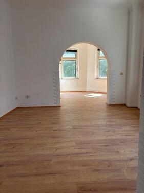 Foto - Einfamilienhaus mit 6 Zimmern + Ladenlokal im EG