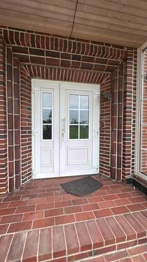 Foto - Wohnung mit eigenen Haupteingang und Stellplatz draußen