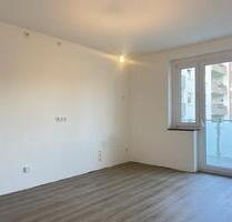 Kernsanierte Altbauwohnung mit großzügigem Balkon - Bergisch Gladbach