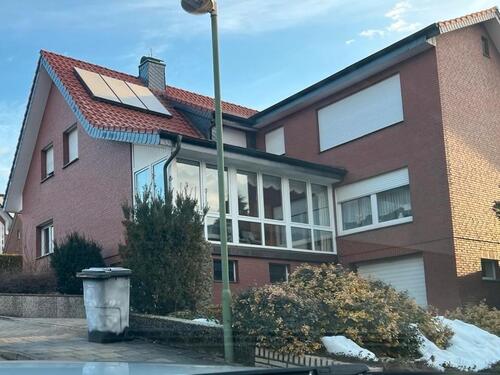Foto - Großzügiges Zweifamilienhaus auf grünem 1.024 qm Grundstück