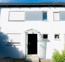 Doppelhaushälfte mit Potenzial - 250.000,00&nbsp;EUR Kaufpreis, ca.&nbsp; 90,00&nbsp;m&sup2; in Oberndorf am Neckar (PLZ: 78727)