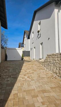 Foto - Neuwertige Doppelhaushälfte mit Garage, Terrasse und Balkon