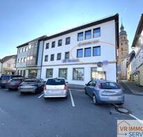 Zentrale Büroeinheit mit Blick auf den Marktplatz in 97631 Bad Königshofen zu vermieten! - Bad Königshofen im Grabfeld