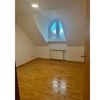 Maisonette mit Balkon, 20m2 Nutzfläche, TG-Stellplatz und EBK - Burglengenfeld