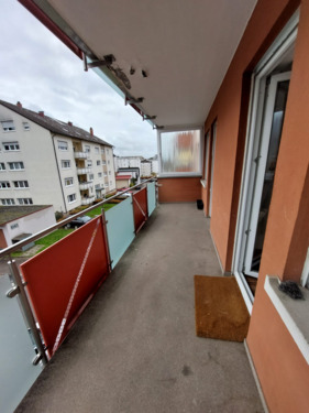 Foto - Gepflegte 3-Zimmer-Wohnung mit zwei Balkonen, Einbauküche, Keller