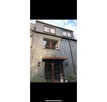 Haus mit Garten - 1.800,00&nbsp;EUR Kaltmiete, ca.&nbsp; 200,00&nbsp;m&sup2; in Oberhausen (PLZ: 46145) Alsfeld