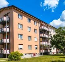 Bezugsfertig. Lichtdurchflutet. Zuhause - 3 Zimmer, Balkon & Tageslichtbad inklusive! - Hoyerswerda