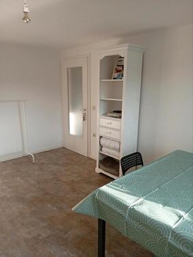 Foto - WG-ZIMMER 16 qm, 350 €, 2 - 3 Monate ab 5.9.25 zu vermieten
