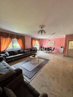 Foto - Zu Verkauf 5 Zimmer, 2 Küchen, 3 Bäder, Terrasse, Garage & Garten