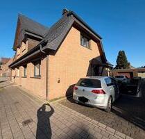 Doppelhaushälfte mit garage und hütte mit kamin in Werne