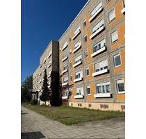 Bezugsfertige seniorengeeignete 2-Raumwohnung mit Dusche und Aufzug - Hoyerswerda