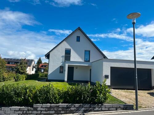 Foto - Massiv gebautes Einfamilienhaus im Ortsteil Oberschwaig