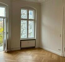 Atemberaubende 5-Zimmer-Altbauwohnung im Erstbezug nach Modernisierung mit EBK I 2 Balkonen I 2 Bädern - Berlin Mitte