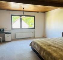 25 m² möbliertes renoviertes WG-Zimmer, U7 U4 direkt vor der Tür - Frankfurt am Main Bergen-Enkheim
