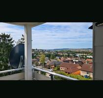 Helle 3 Zimmer Wohnung mit Balkon, Homeoffice, EBK, Einzelgarage - Oberstenfeld