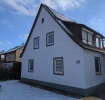 Haus mit 2 Wohnungen und Garage komplett o. separat zu vermieten - Volkach