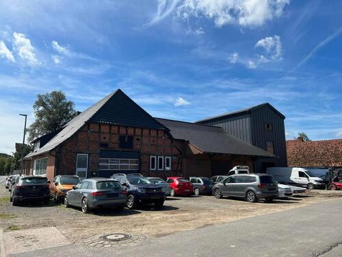 Foto - Haus mit Garten und Hallen (Mischgebiet)