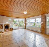 Lichtdurchflutetes Panorama-Wohnen: Ihr Logenplatz im Grünen - Erdweg