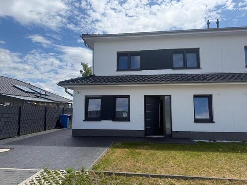 Foto - Doppelhaushälfte zu vermieten - 1.450,00 EUR Kaltmiete,