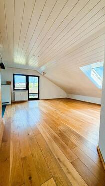 Foto - Helle DG-Wohnung mit Balkon, EBK & Stellplatz – sofort frei