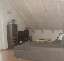 Schöne und helle 2-Zimmer Dachgeschoss-Wohnung in Metten