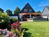Foto - Freistehendes Einfamilienhaus mit großem Grundstück und Pool