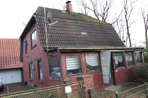 Foto - Solides freistehendes Einfamilienhaus mit 5 Zi. für Handwerker