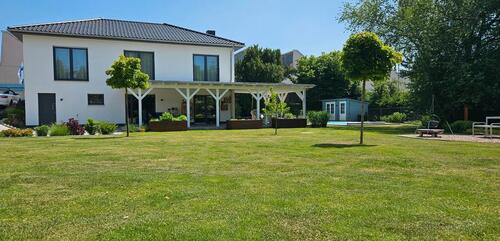 Foto - Exklusive Stadtvilla mit Pool und großem Garten