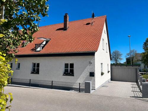 Foto - Sarnierte Doppelhaushälfte mit Einliegerwohnung - Provisionsfrei