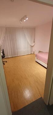 Foto - Möbliertes Zimmer mit Balkon - 2,00&nbsp;EUR Kaltmiete, ca.&nbsp; 16,00&nbsp;m&sup2;