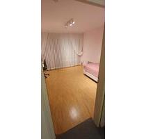 Möbliertes Zimmer mit Balkon - 2,00&nbsp;EUR Kaltmiete, ca.&nbsp; 16,00&nbsp;m&sup2; in Ettlingen (PLZ: 76275)