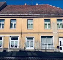 Stadthaus in Altentreptow - 45.000,00&nbsp;EUR Kaufpreis, ca.&nbsp; 270,00&nbsp;m&sup2; in Altentreptow (PLZ: 17087)