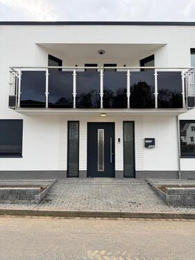 Foto - Neu einziehen und wohlfühlen. Stilvolles Neubauhaus mit Terrasse
