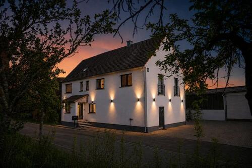 Foto - Über 375 m² Wohn-Nutzfläche: Haus ab 1.900 € kalt