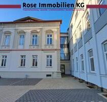 ROSE IMMOBILIEN KG: Büroetage für nur € 8,40m² in renovierter Villa mit Parkplätzen in Minden zu vermieten!
