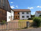 Foto - Wohnhaus mit großem Nebengebäude (Scheune) und Garten in Wernberg