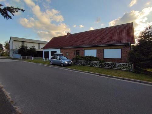 Foto - Einfamilienhaus, Haus, Halle, Garagen