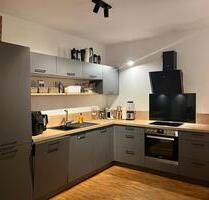 Schicke teilmöblierte 2,5-Zimmer Wohnung im 3. OG mit Balkon in D - Düsseldorf Stadtbezirk 3