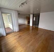 Helle 3-4 Zimmer Eigentumswohnung mit Einzelgarage in Gärtringen