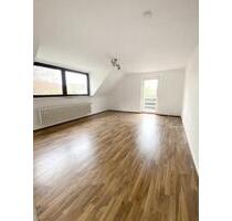 Sanierte lichtdurchflutete 3,5 Zimmerwohnung mit Sonnen Balkon - Oberhausen