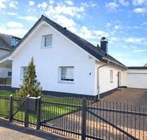 Modernes Einfamilienhaus mit Anbau, Kamin, Sauna & Sonnenterrasse - Reinheim