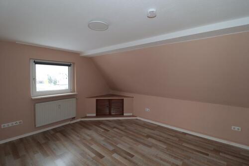 Foto - 2-Zimmer Dachgeschoßwohnung mit Einbauküche und PKW-Stellplatz