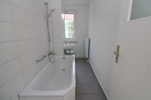 Foto - Sparfüchse aufgepasst! - Günstige 2RW mit Badewanne in ruhiger Lage